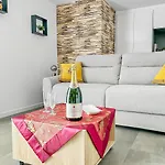 Apartamento Moderne, Cosy, Parking, Parfait En Duo
